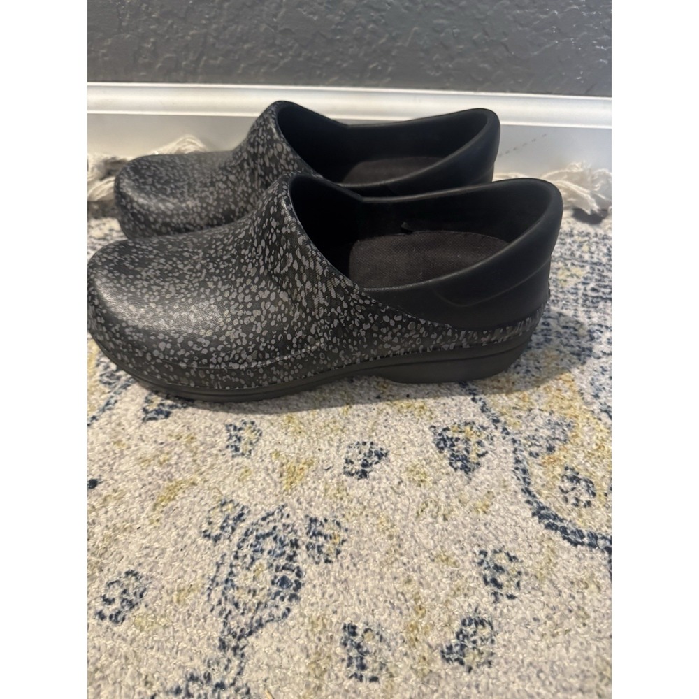 Crocs Neria Pro II Graphic Work Clogs Size 6 - Picture 2 of 4